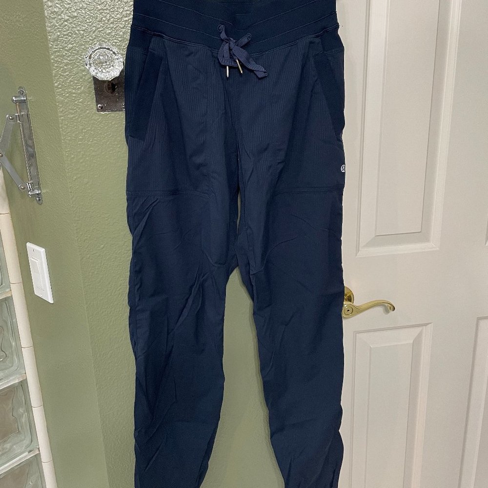 LULULEMON Dance Pants, Size 4, Navy